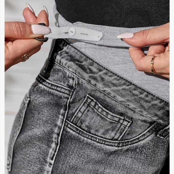 NWT Women's Maternity Denim Shorts Ripped Raw Hem Jeans Short size: medium - Picture 4 of 5